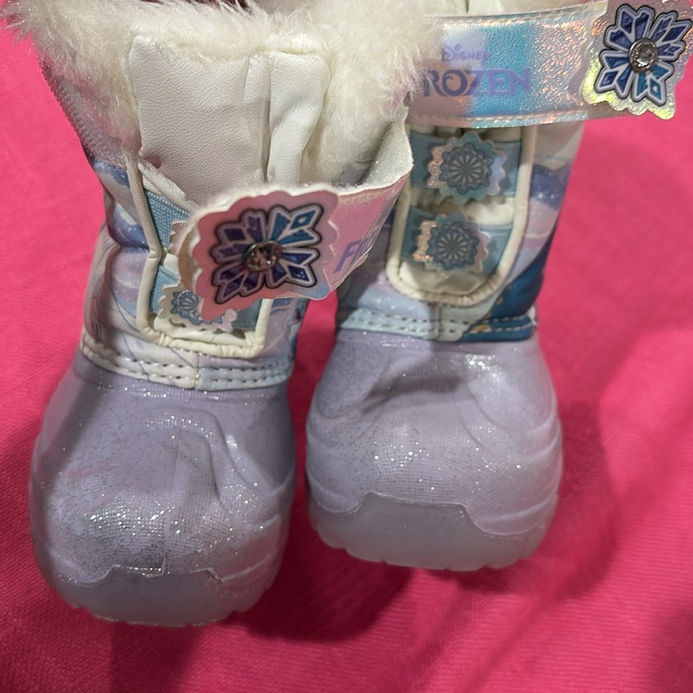 Snow Boots - Picture 7 of 10